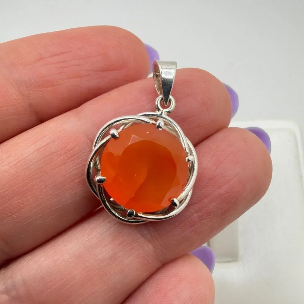 NWOT 12mm, round cut,‎ faceted Carnelian pendant in sterling silver!